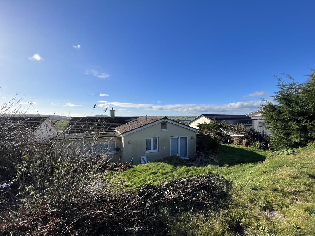 Lot: 115 - BUNGALOW FOR UPDATING WITH SPECTACULAR VIEWS - General exterior photo of rear of building